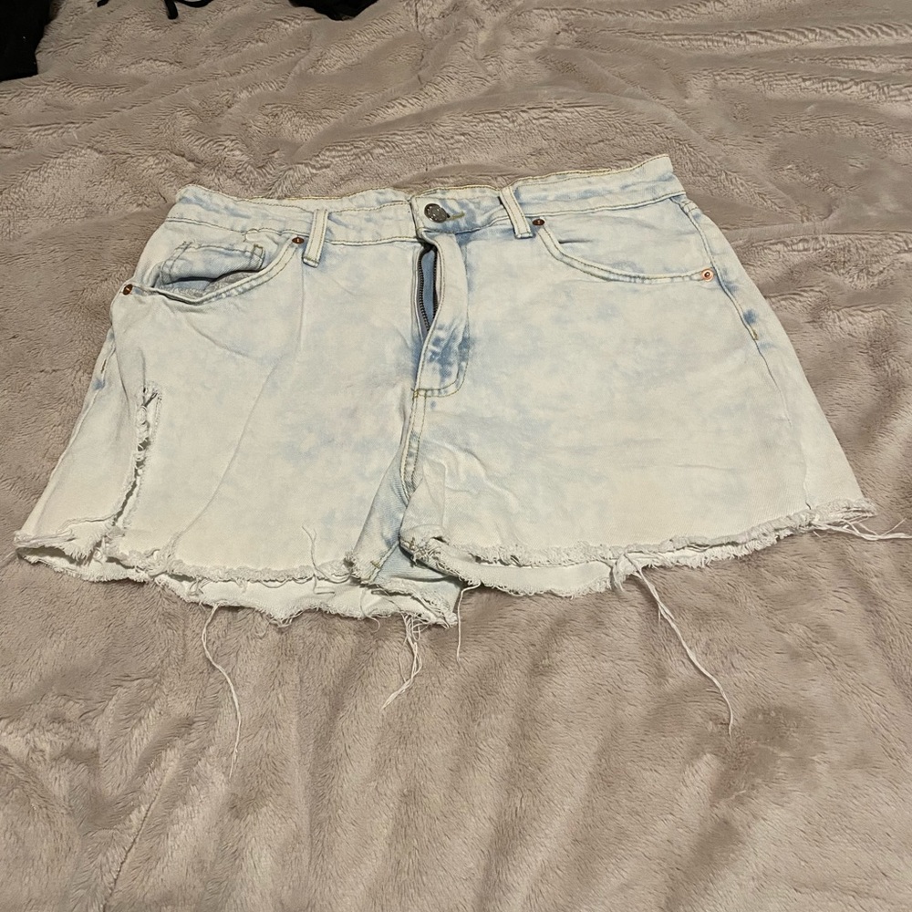 Light washed shorts